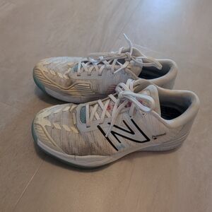 New Balance Women's 9.5 Pickleball/Tennis Court Sneaker Shoes